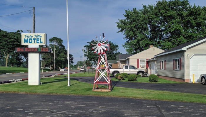 Vista-Villa Motel (Vista Villa Motel) - From Website (newer photo)